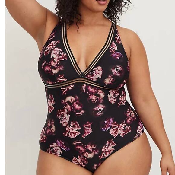 New Torrid 4‎ (4X 26) Black Mesh Trim Rose Print One Piece Wireless Swimsuit - Picture 1 of 3